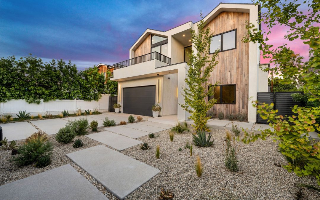 The Classic Front Lawn is Quietly Disappearing from LA